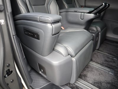 صورة مصغرة 20 لـ 2025 Lexus LM