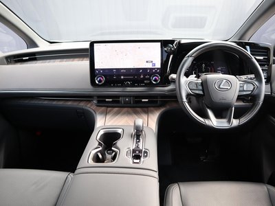 صورة 7 لـ 2025 Lexus LM