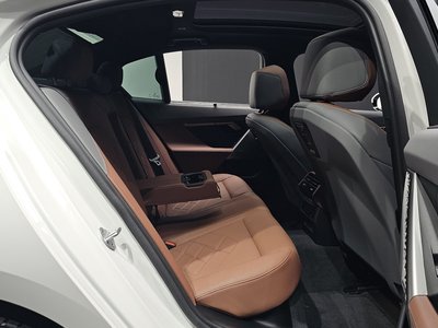 صورة مصغرة 18 لـ 2025 BMW 5 SERIES