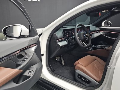 صورة مصغرة 13 لـ 2025 BMW 5 SERIES