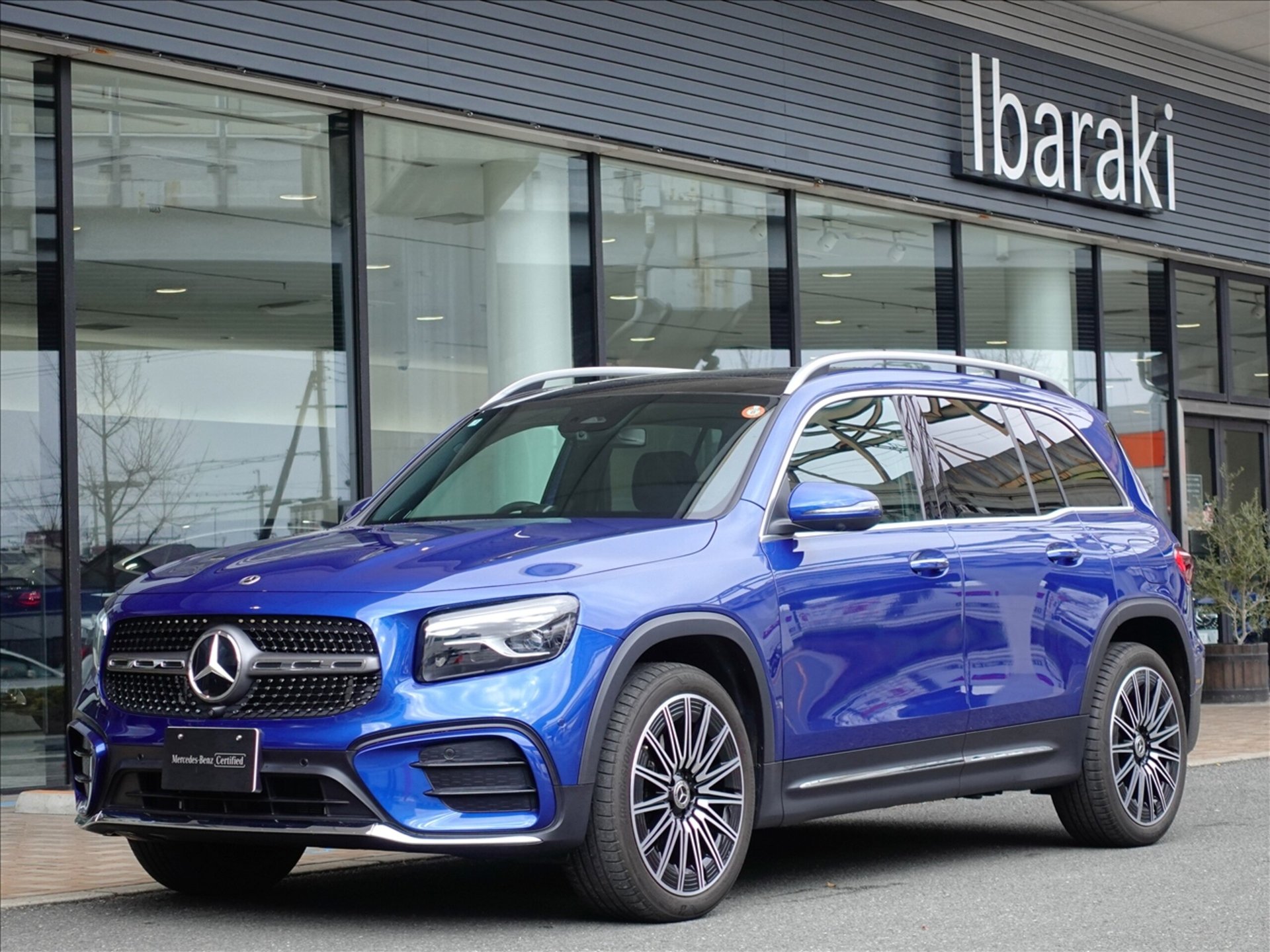 MERCEDES-BENZ GLB - View 1
