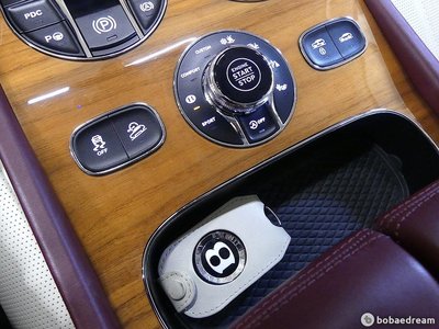 2022 Bentley BENTAYGA — миниатюра 19