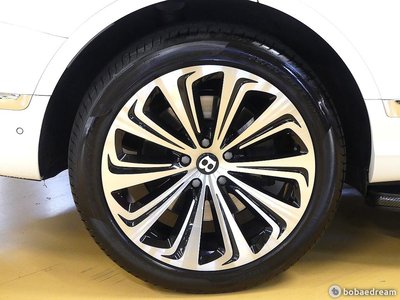 2022 Bentley BENTAYGA photo 9