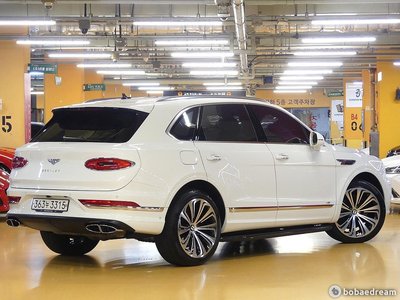 2022 Bentley BENTAYGA photo 2