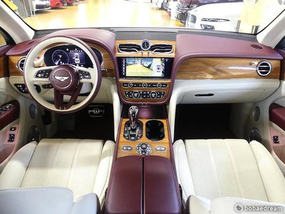 2022 Bentley BENTAYGA photo 3