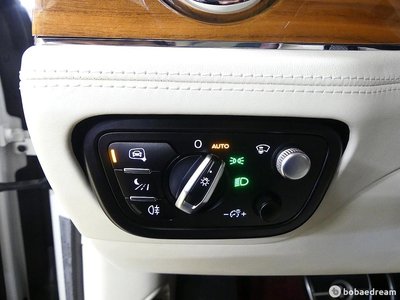 2022 Bentley BENTAYGA — миниатюра 13