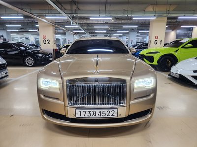 ROLLS-ROYCE GHOST
