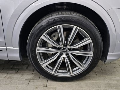AUDI Q8 - 8