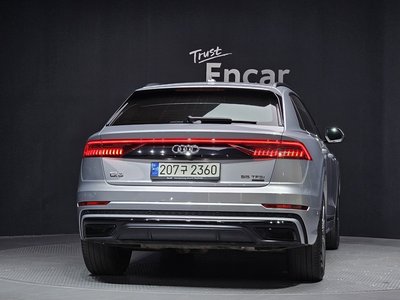 AUDI Q8 - 4