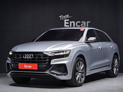 AUDI Q8 - 1
