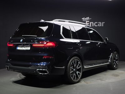 2022 BMW X7 — фото 2