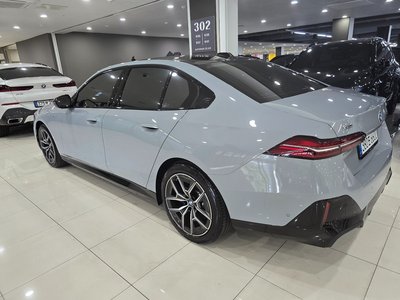 BMW 5 SERIES - 4