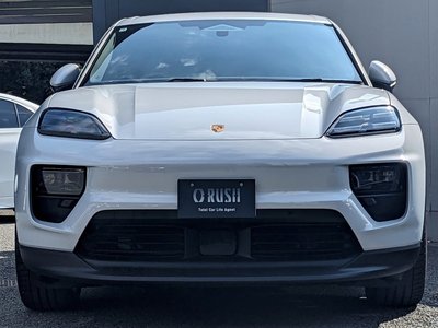 PORSCHE MACAN - 8