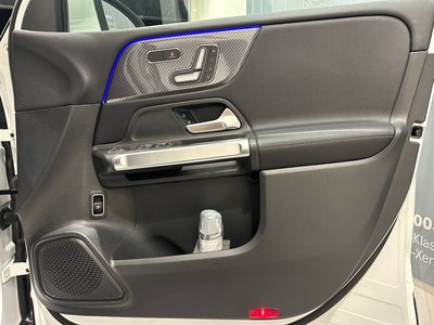2025 Mercedes-BENZ GLB — миниатюра 17