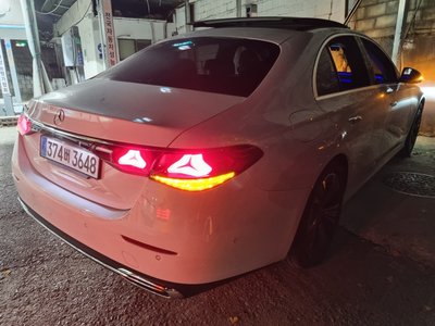 MERCEDES-BENZ E-CLASS - 2