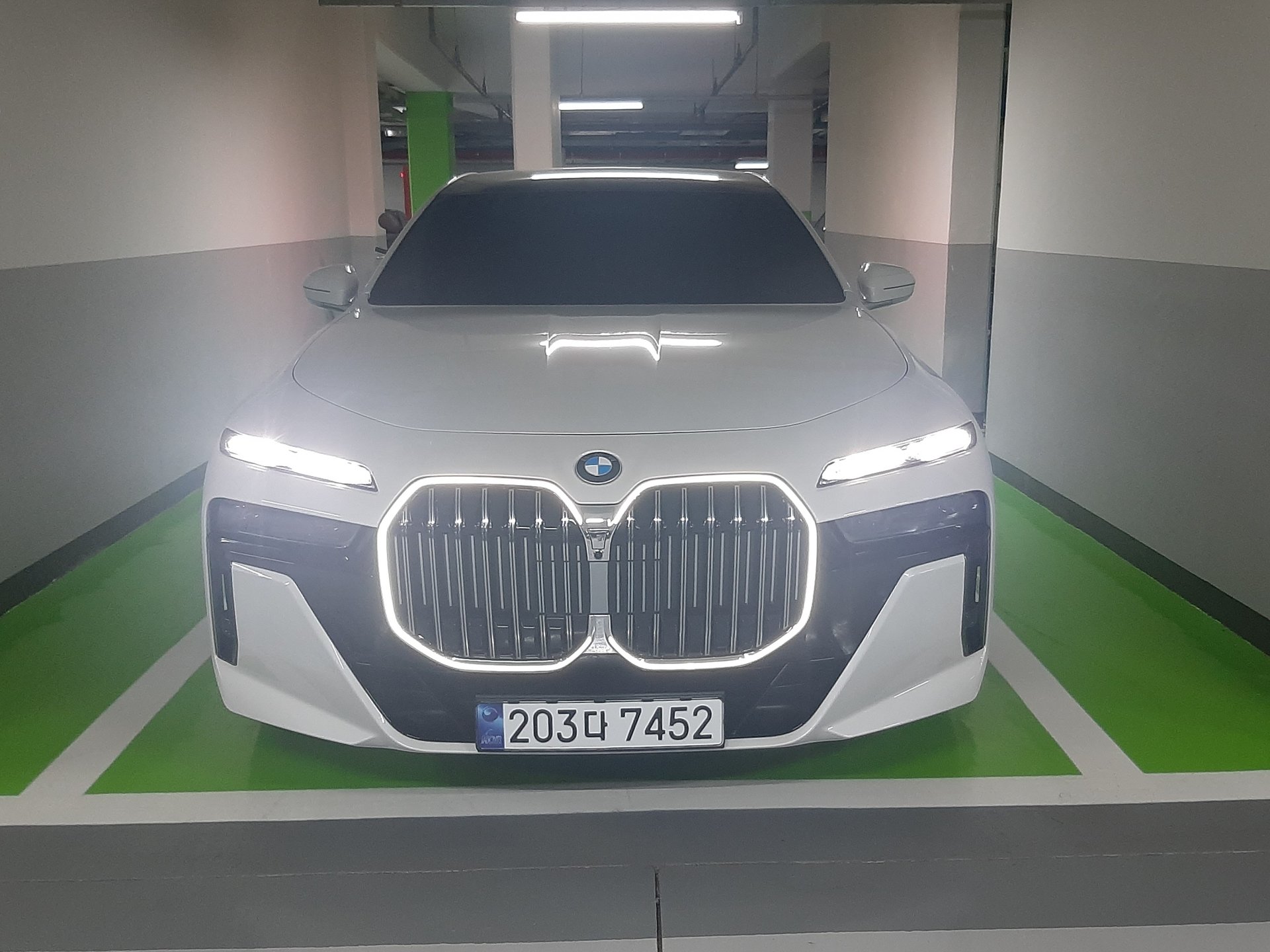 BMW 7 SERIES - View 1