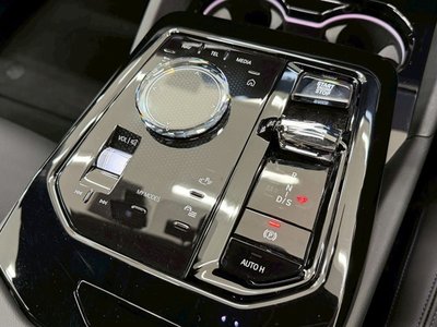 2024 BMW 5 SERIES — миниатюра 52