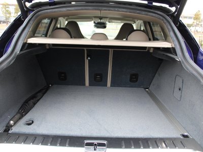 ASTON MARTIN DBX - 10