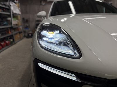 PORSCHE MACAN - 10