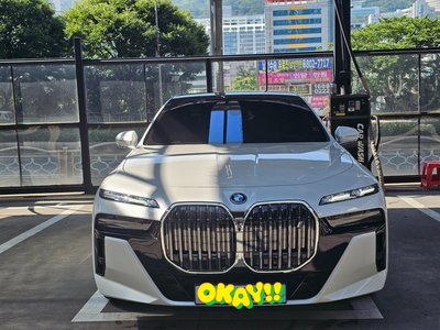 BMW I7 - 8