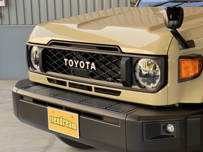TOYOTA LAND CRUISER 70 - 4