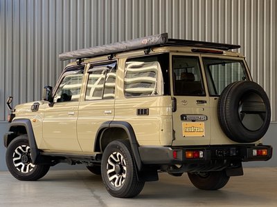 TOYOTA LAND CRUISER 70 - 3