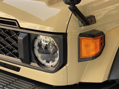 TOYOTA LAND CRUISER 70 - 5