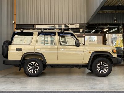 TOYOTA LAND CRUISER 70 - 10