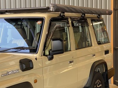 TOYOTA LAND CRUISER 70 - 8