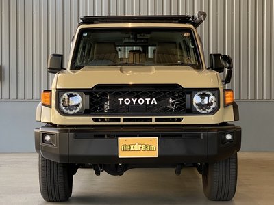 TOYOTA LAND CRUISER 70 - 9
