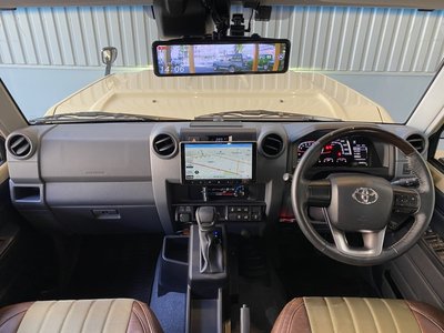 TOYOTA LAND CRUISER 70 - 2