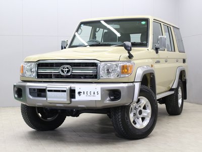 TOYOTA LAND CRUISER 70 - 5