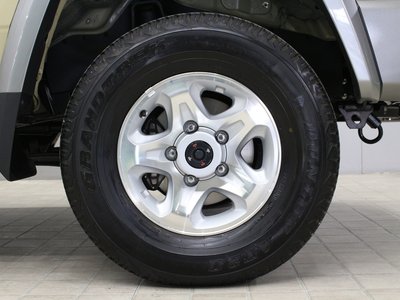 TOYOTA LAND CRUISER 70 - 8