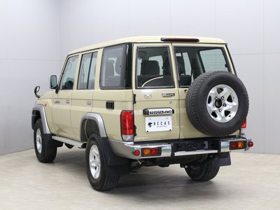 TOYOTA LAND CRUISER 70 - 10