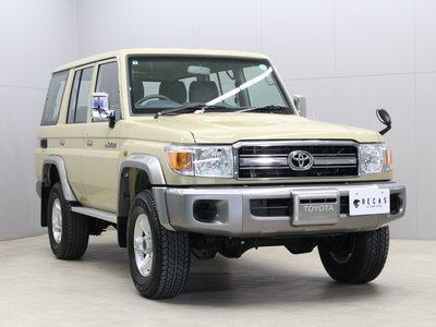 TOYOTA LAND CRUISER 70 - 1