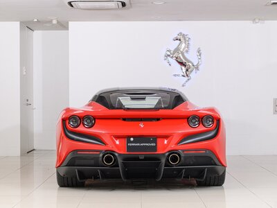 FERRARI F8 TRIBUTO - 8
