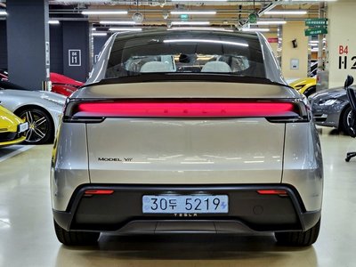 TESLA MODEL Y - 3