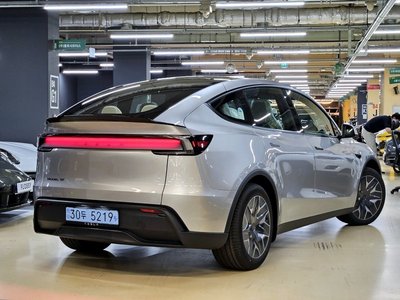 TESLA MODEL Y - 4