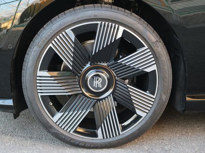 ROLLS-ROYCE SPECTRE - 9