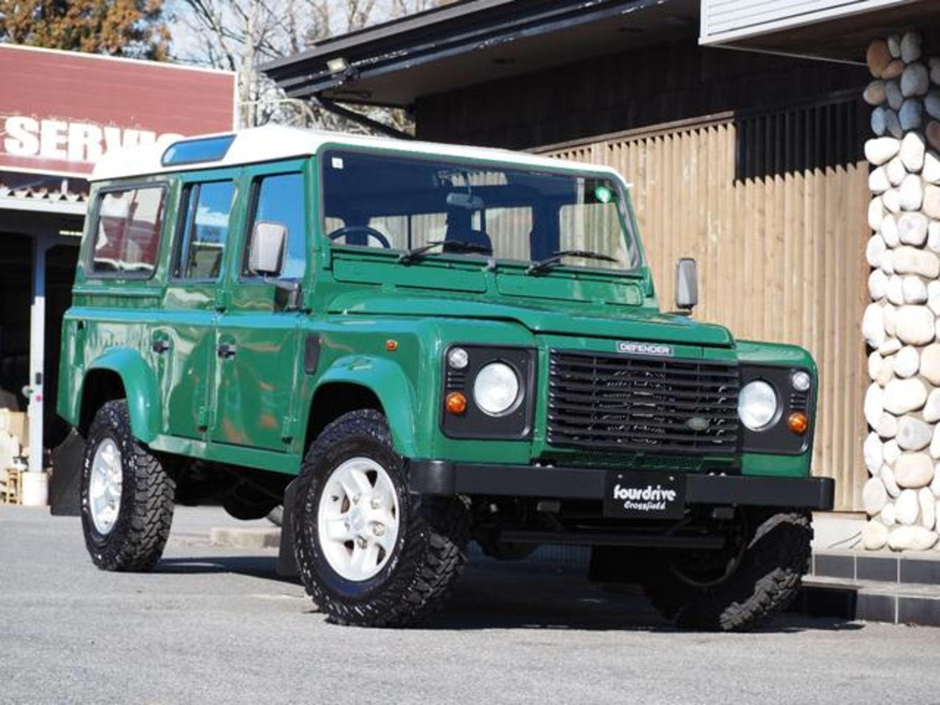 LAND ROVER DEFENDER - View 1