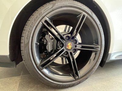 صورة 16 لـ 2023 Porsche TAYCAN