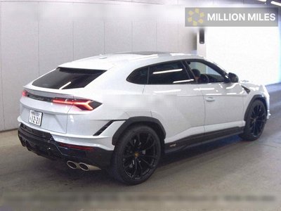 LAMBORGHINI URUS - 5