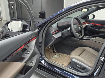 2025 BMW 5 SERIES — миниатюра 13