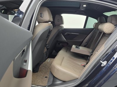 2025 BMW 5 SERIES — миниатюра 18