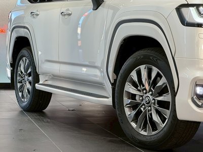 TOYOTA LAND CRUISER 300 - 10