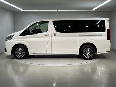 TOYOTA GRAND ACE - 3