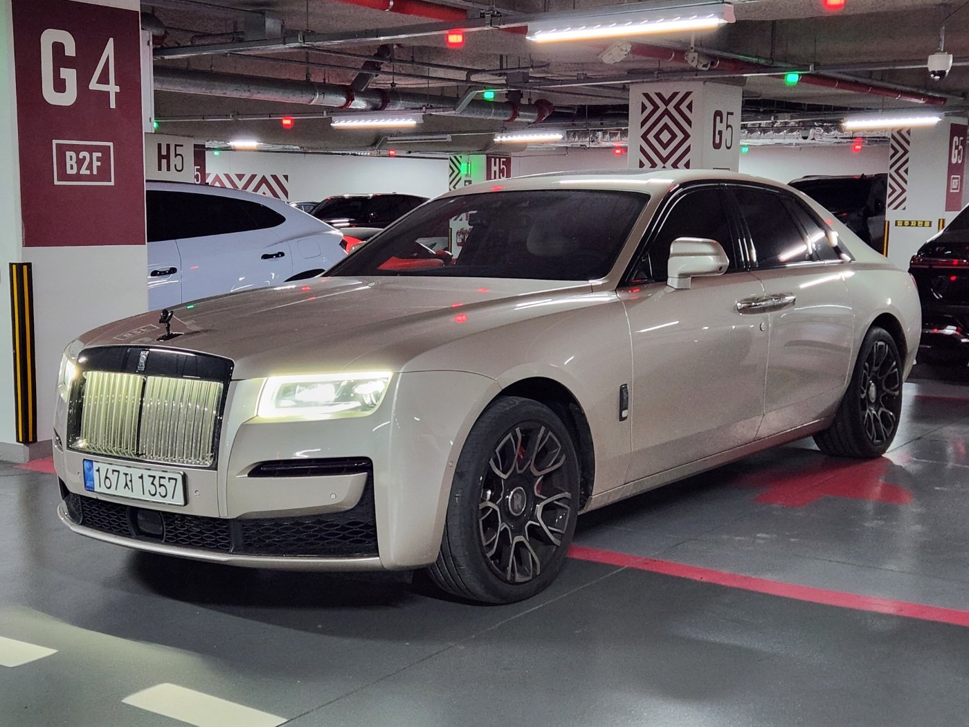 ROLLS ROYCE GHOST - View 1