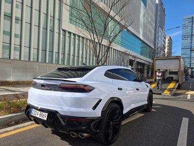 LAMBORGHINI URUS - 6