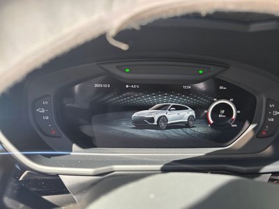 LAMBORGHINI URUS - 5