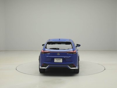 LEXUS UX - 8